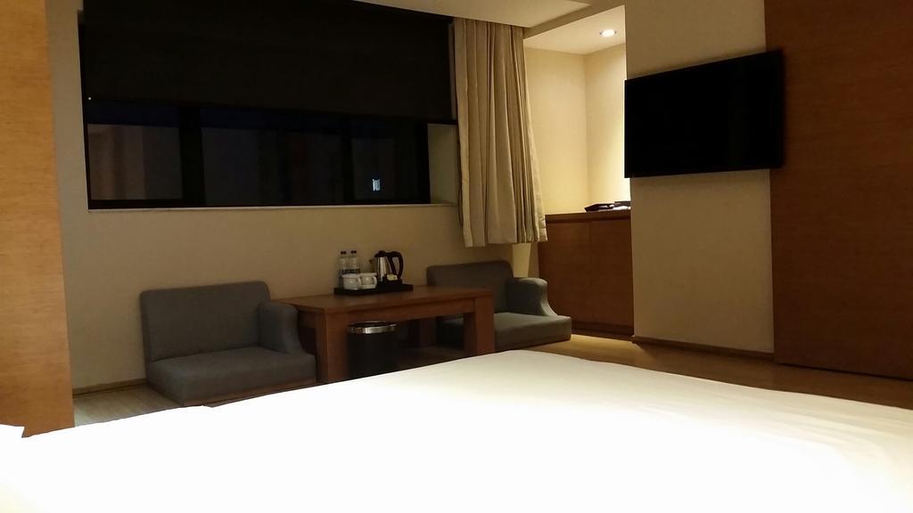 Ji Hotel Wuhan Guanggu Plaza Ngoại thất bức ảnh